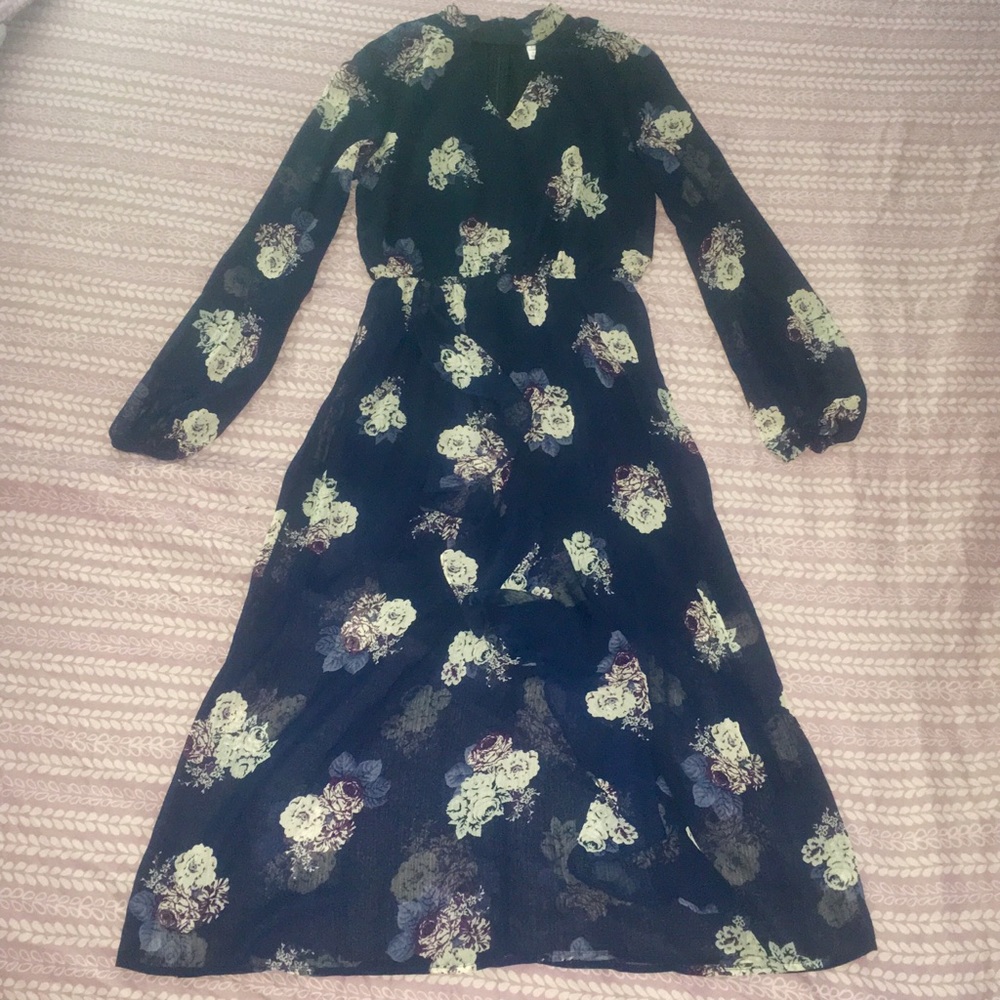 NWOT Elegant Long Sleeved Blue Dress